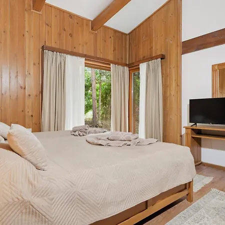 Pirin Golf Villa *